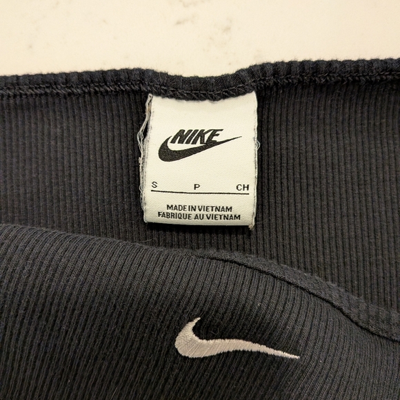 Nike Black Ribbed Cropped Tank with Swoosh - Picture 3 of 3